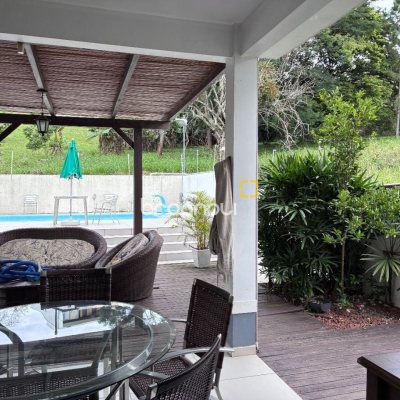 Casa com 226m², 3 quartos (sendo 1 suíte), 2 garagens, no bairro Pedra Branca em Palhoça