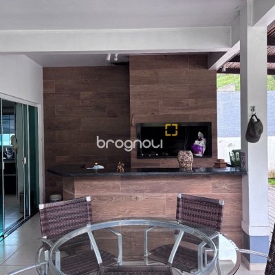 Casa com 226m², 3 quartos (sendo 1 suíte), 2 garagens, no bairro Pedra Branca em Palhoça