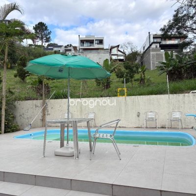 Casa com 226m², 3 quartos (sendo 1 suíte), 2 garagens, no bairro Pedra Branca em Palhoça