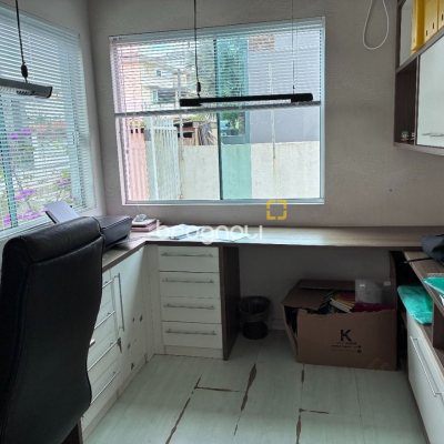 Casa com 226m², 3 quartos (sendo 1 suíte), 2 garagens, no bairro Pedra Branca em Palhoça