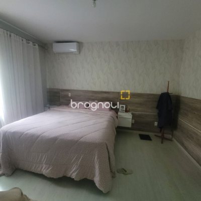 Casa com 226m², 3 quartos (sendo 1 suíte), 2 garagens, no bairro Pedra Branca em Palhoça
