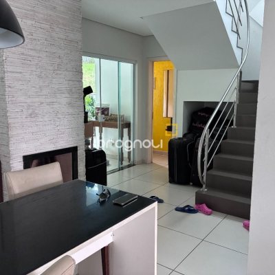 Casa com 226m², 3 quartos (sendo 1 suíte), 2 garagens, no bairro Pedra Branca em Palhoça