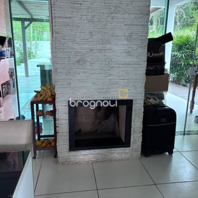 Casa com 226m², 3 quartos (sendo 1 suíte), 2 garagens, no bairro Pedra Branca em Palhoça