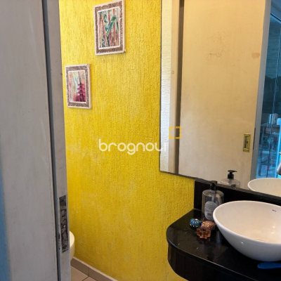 Casa com 226m², 3 quartos (sendo 1 suíte), 2 garagens, no bairro Pedra Branca em Palhoça