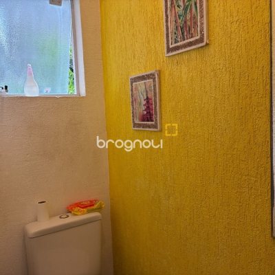 Casa com 226m², 3 quartos (sendo 1 suíte), 2 garagens, no bairro Pedra Branca em Palhoça