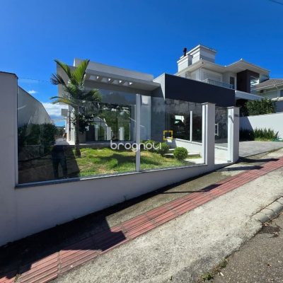 Casa com 175m², 3 quartos (sendo 1 suíte), 2 garagens, no bairro Pedra Branca em Palhoça