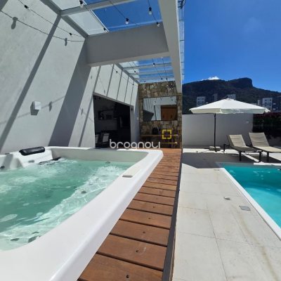Casa com 175m², 3 quartos (sendo 1 suíte), 2 garagens, no bairro Pedra Branca em Palhoça