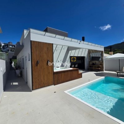 Casa com 175m², 3 quartos (sendo 1 suíte), 2 garagens, no bairro Pedra Branca em Palhoça