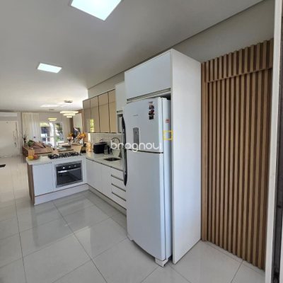 Casa com 175m², 3 quartos (sendo 1 suíte), 2 garagens, no bairro Pedra Branca em Palhoça