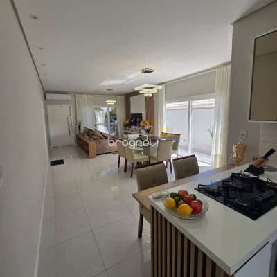 Casa com 175m², 3 quartos (sendo 1 suíte), 2 garagens, no bairro Pedra Branca em Palhoça