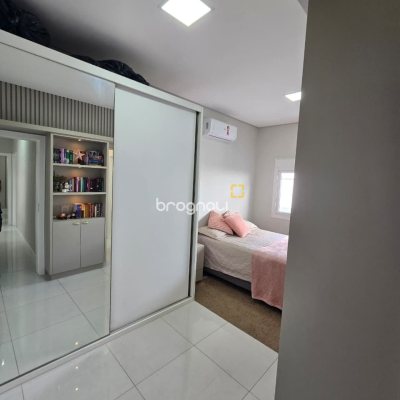 Casa com 175m², 3 quartos (sendo 1 suíte), 2 garagens, no bairro Pedra Branca em Palhoça