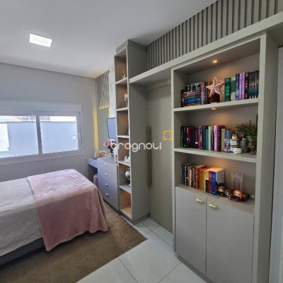 Casa com 175m², 3 quartos (sendo 1 suíte), 2 garagens, no bairro Pedra Branca em Palhoça