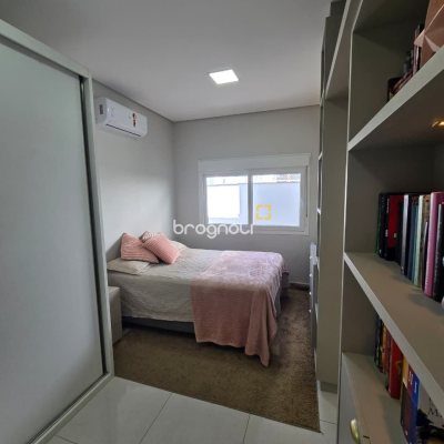 Casa com 175m², 3 quartos (sendo 1 suíte), 2 garagens, no bairro Pedra Branca em Palhoça