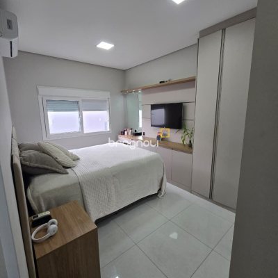Casa com 175m², 3 quartos (sendo 1 suíte), 2 garagens, no bairro Pedra Branca em Palhoça