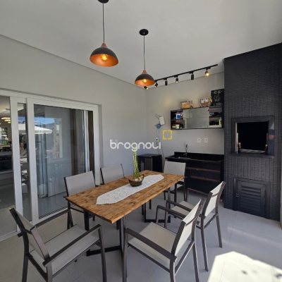 Casa com 175m², 3 quartos (sendo 1 suíte), 2 garagens, no bairro Pedra Branca em Palhoça