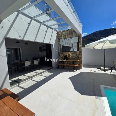 Casa com 175m², 3 quartos (sendo 1 suíte), 2 garagens, no bairro Pedra Branca em Palhoça