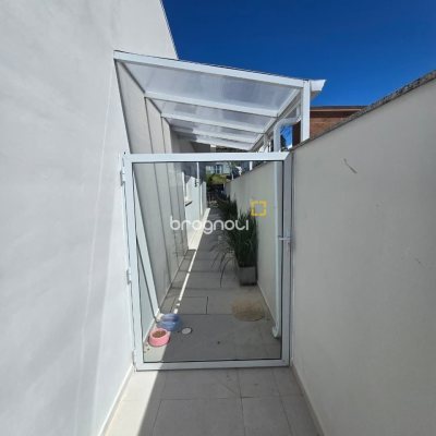 Casa com 175m², 3 quartos (sendo 1 suíte), 2 garagens, no bairro Pedra Branca em Palhoça