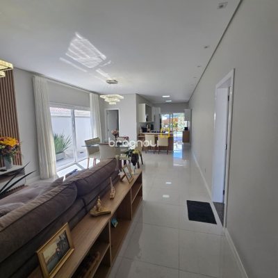 Casa com 175m², 3 quartos (sendo 1 suíte), 2 garagens, no bairro Pedra Branca em Palhoça