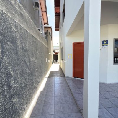 Casa com 235m², 4 quartos (sendo 1 suíte), 3 garagens, no bairro Ipiranga em São José