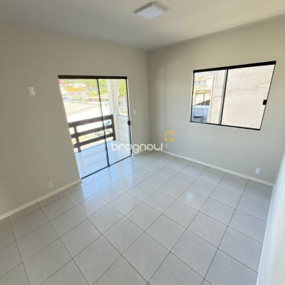 Casa com 235m², 4 quartos (sendo 1 suíte), 3 garagens, no bairro Ipiranga em São José