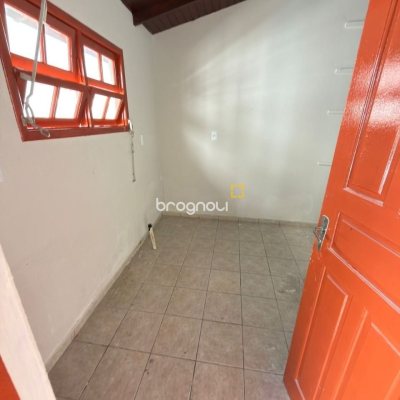 Casa com 235m², 4 quartos (sendo 1 suíte), 3 garagens, no bairro Ipiranga em São José