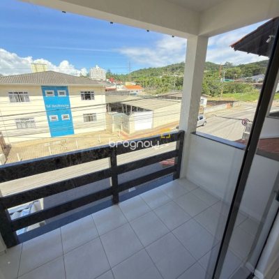 Casa com 235m², 4 quartos (sendo 1 suíte), 3 garagens, no bairro Ipiranga em São José