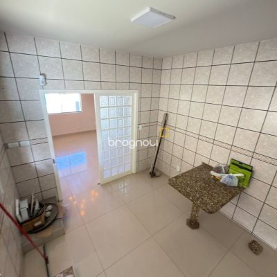 Casa com 235m², 4 quartos (sendo 1 suíte), 3 garagens, no bairro Ipiranga em São José