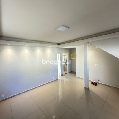 Casa com 235m², 4 quartos (sendo 1 suíte), 3 garagens, no bairro Ipiranga em São José