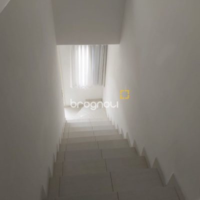 Casa com 78m², 2 quartos, 2 garagens, no bairro Forquilhas em São José