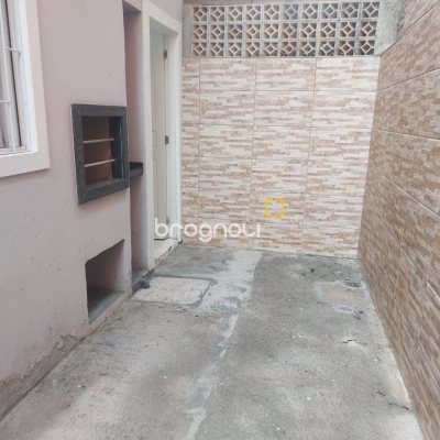 Casa com 78m², 2 quartos, 2 garagens, no bairro Forquilhas em São José