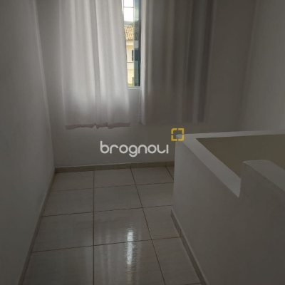 Casa com 78m², 2 quartos, 2 garagens, no bairro Forquilhas em São José
