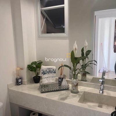 Apartamento com 113m², 2 quartos (sendo 1 suíte), 2 garagens, no bairro Kobrasol em São José