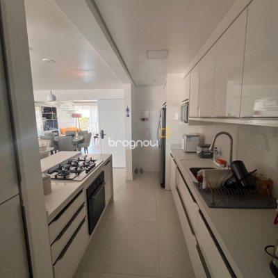 Apartamento com 113m², 2 quartos (sendo 1 suíte), 2 garagens, no bairro Kobrasol em São José