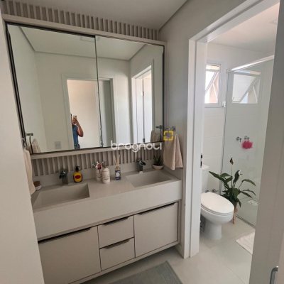 Apartamento com 113m², 2 quartos (sendo 1 suíte), 2 garagens, no bairro Kobrasol em São José