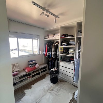 Apartamento com 113m², 2 quartos (sendo 1 suíte), 2 garagens, no bairro Kobrasol em São José