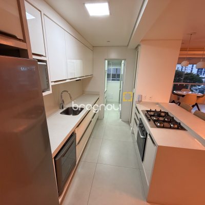 Apartamento com 113m², 2 quartos (sendo 1 suíte), 2 garagens, no bairro Kobrasol em São José