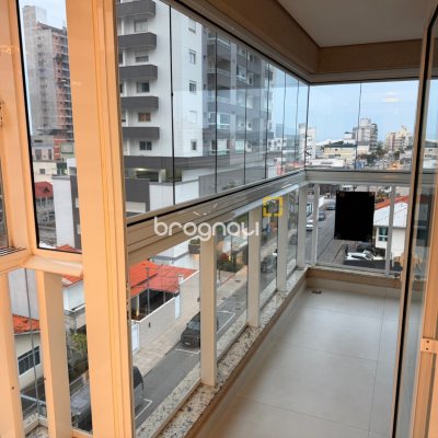 Apartamento com 113m², 2 quartos (sendo 1 suíte), 2 garagens, no bairro Kobrasol em São José