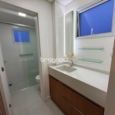 Apartamento com 113m², 2 quartos (sendo 1 suíte), 2 garagens, no bairro Kobrasol em São José