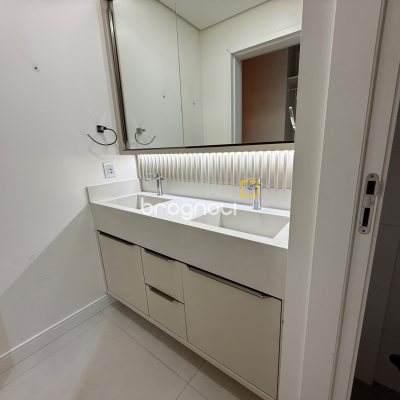 Apartamento com 113m², 2 quartos (sendo 1 suíte), 2 garagens, no bairro Kobrasol em São José