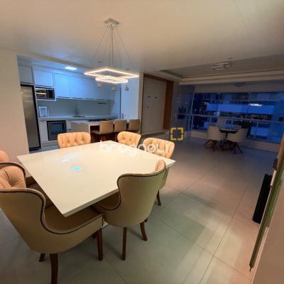Apartamento com 113m², 2 quartos (sendo 1 suíte), 2 garagens, no bairro Kobrasol em São José