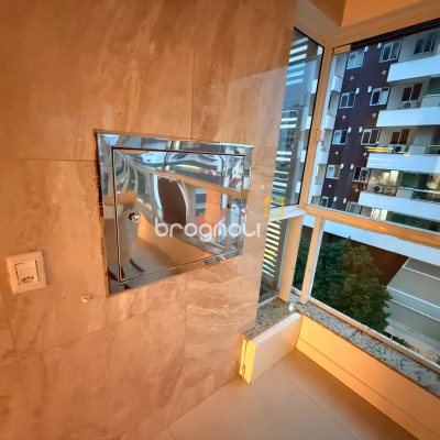 Apartamento com 113m², 2 quartos (sendo 1 suíte), 2 garagens, no bairro Kobrasol em São José