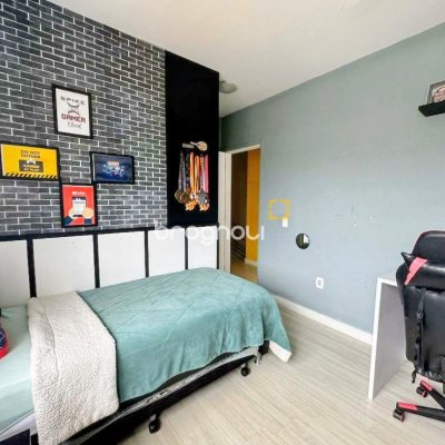 Casa com 113m², 4 quartos (sendo 1 suíte), 5 garagens, no bairro São João do Rio Vermelho em Florianópolis