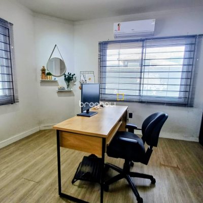 Casa com 113m², 4 quartos (sendo 1 suíte), 5 garagens, no bairro São João do Rio Vermelho em Florianópolis