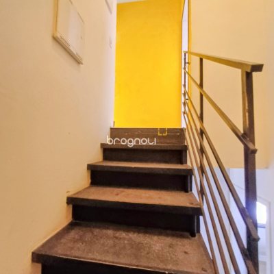 Casa com 113m², 4 quartos (sendo 1 suíte), 5 garagens, no bairro São João do Rio Vermelho em Florianópolis