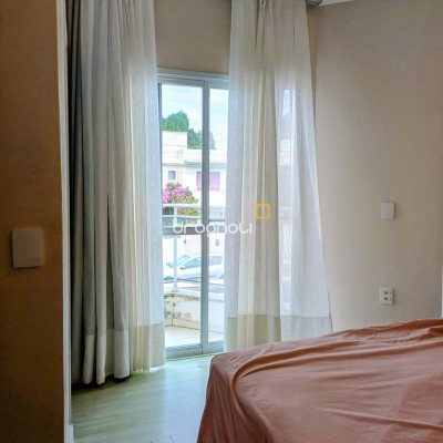 Casa com 113m², 4 quartos (sendo 1 suíte), 5 garagens, no bairro São João do Rio Vermelho em Florianópolis