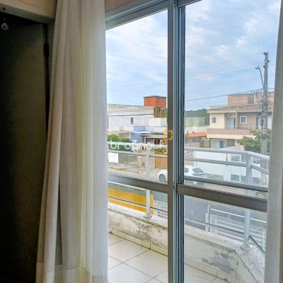 Casa com 113m², 4 quartos (sendo 1 suíte), 5 garagens, no bairro São João do Rio Vermelho em Florianópolis