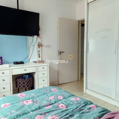 Casa com 113m², 4 quartos (sendo 1 suíte), 5 garagens, no bairro São João do Rio Vermelho em Florianópolis
