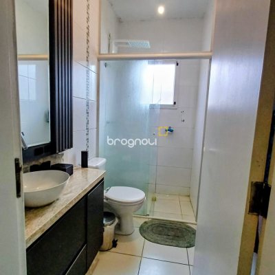 Casa com 113m², 4 quartos (sendo 1 suíte), 5 garagens, no bairro São João do Rio Vermelho em Florianópolis