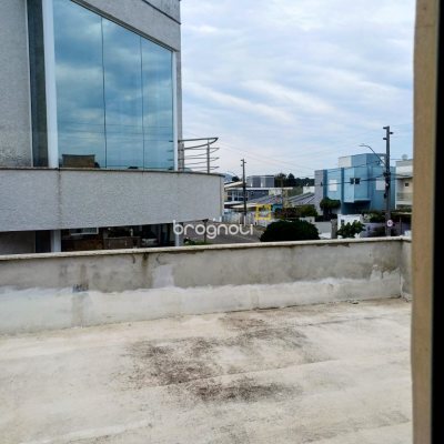Casa com 113m², 4 quartos (sendo 1 suíte), 5 garagens, no bairro São João do Rio Vermelho em Florianópolis