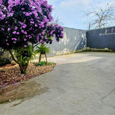 Casa com 113m², 4 quartos (sendo 1 suíte), 5 garagens, no bairro São João do Rio Vermelho em Florianópolis